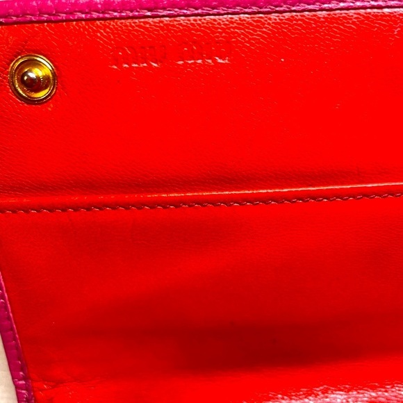 Miu Miu Pink Leather Clutch Wallet with Gold Logo Amaze-zing - Picture 10 of 13